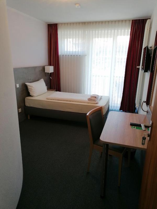 Single Room image 4