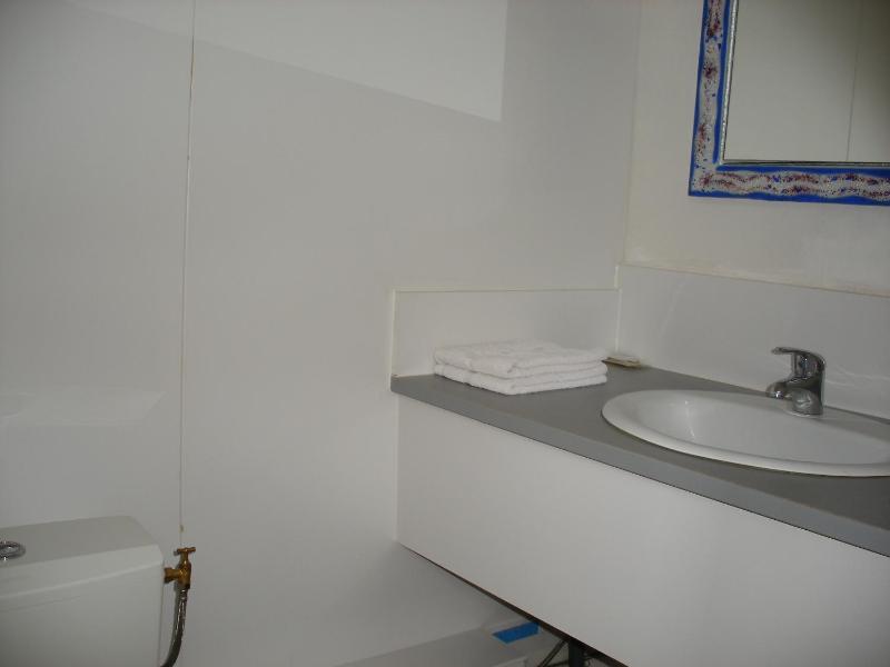 Twin Room image 3