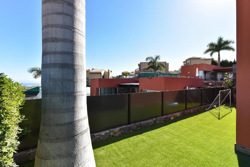 Par 4 Blue Star by VillaGranCanaria - image 12