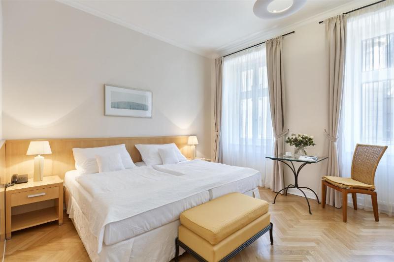 Superior Double Room image 4