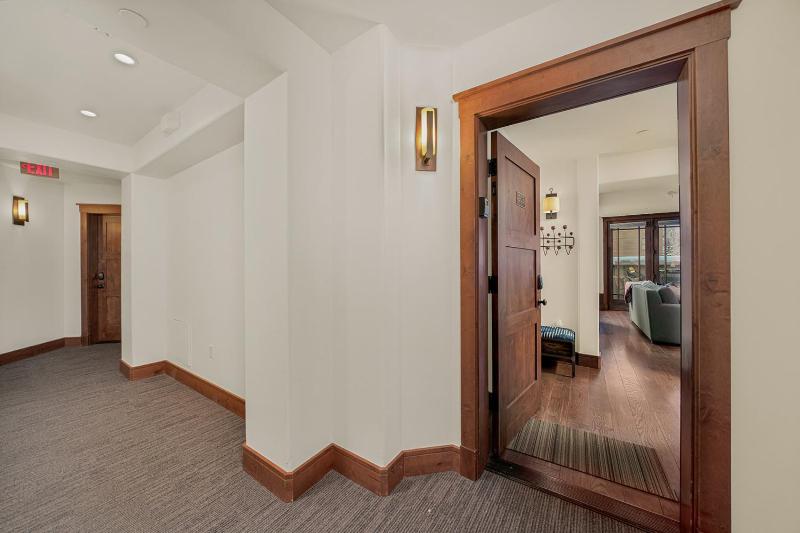 Ballard 203 Downtown Condo Postcard Views - 2Bd 2.5Ba Sleeps 4 - image 13