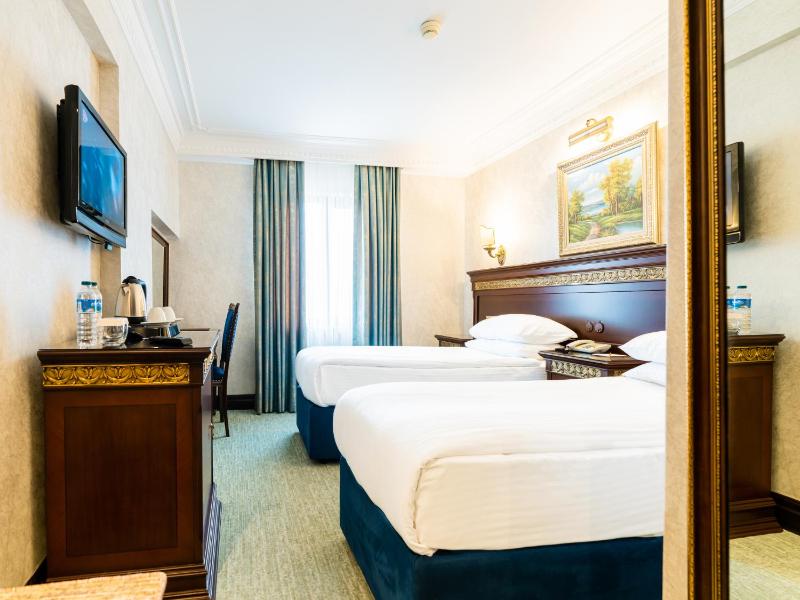 Standard Double Room image 4