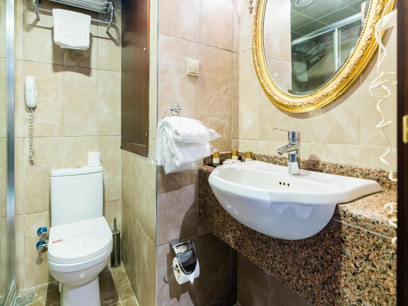 Superior Suite image 2
