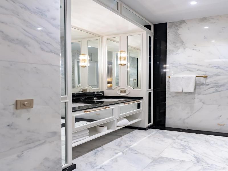 Executive Suite image 3