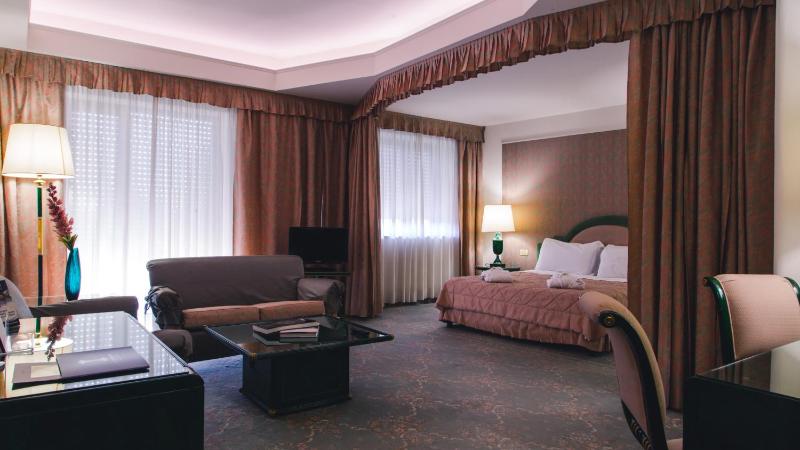 Grand Hotel Excelsior - image 5