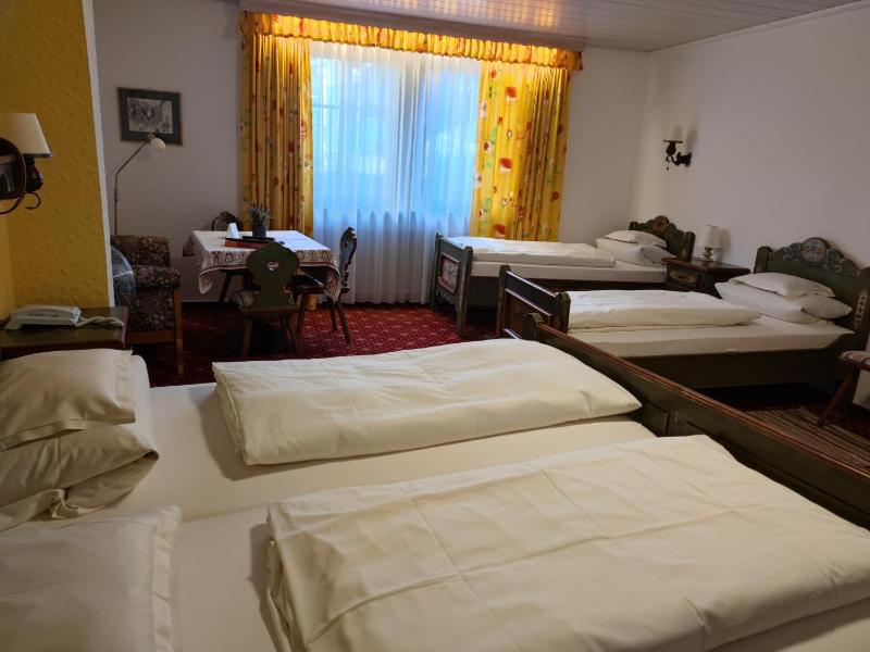 Standard Quadruple Room image 4