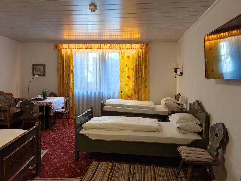 Standard Quadruple Room image 2