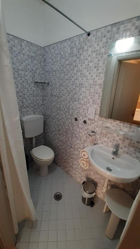 Small Single Room image 1