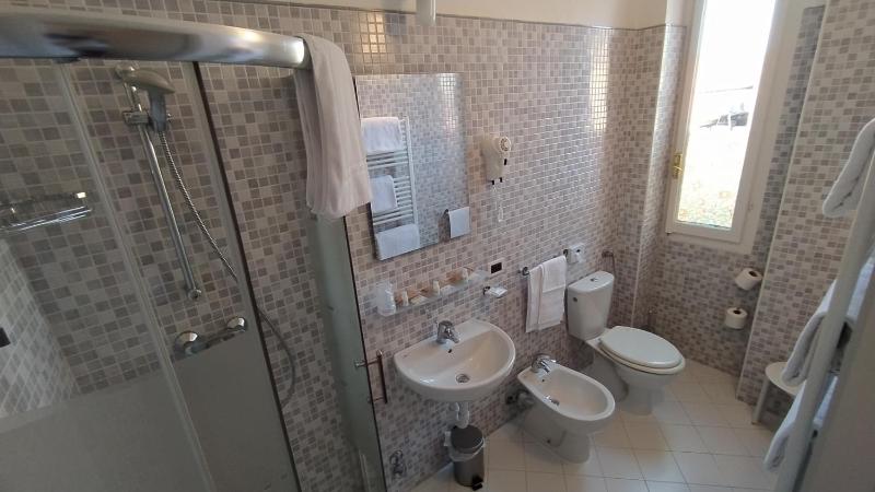 Basic Triple Room image 4