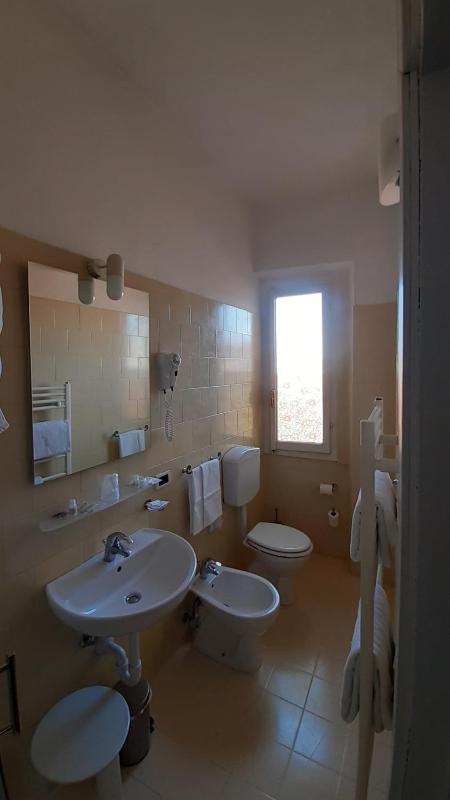 Basic Triple Room image 1