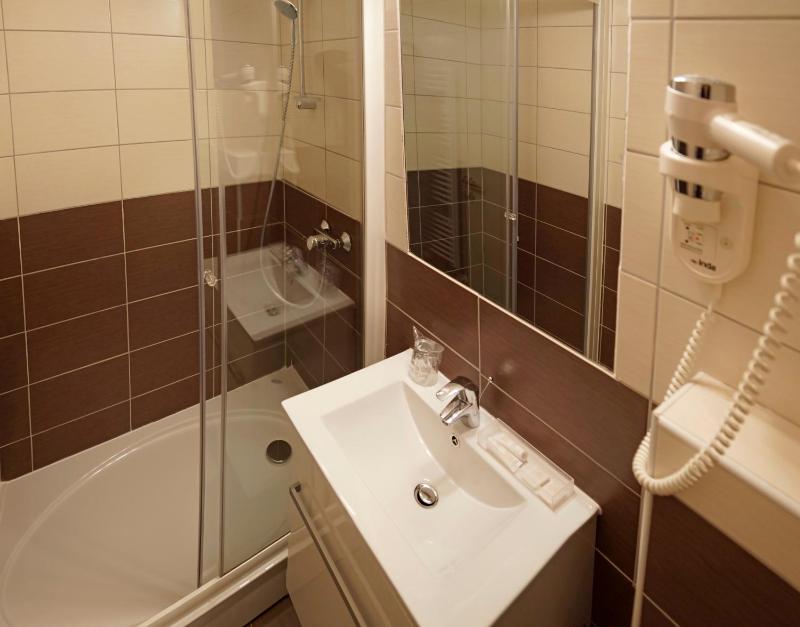 Double Room image 2