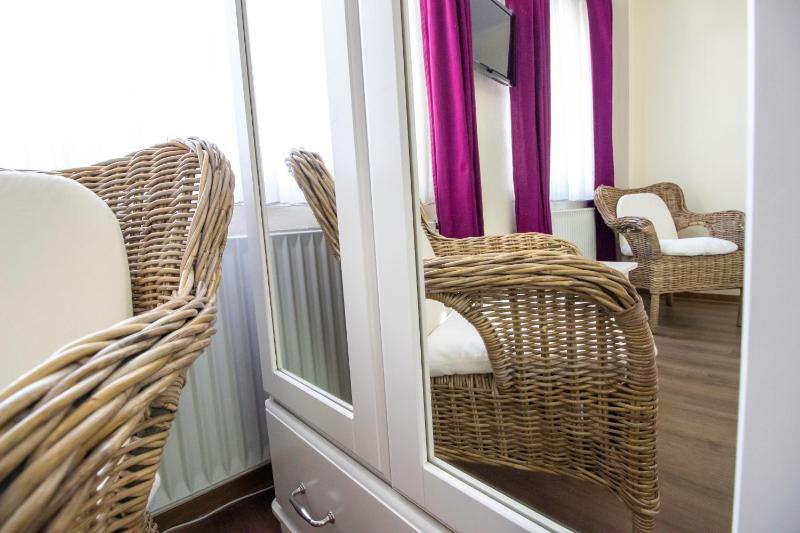 Double Room image 4