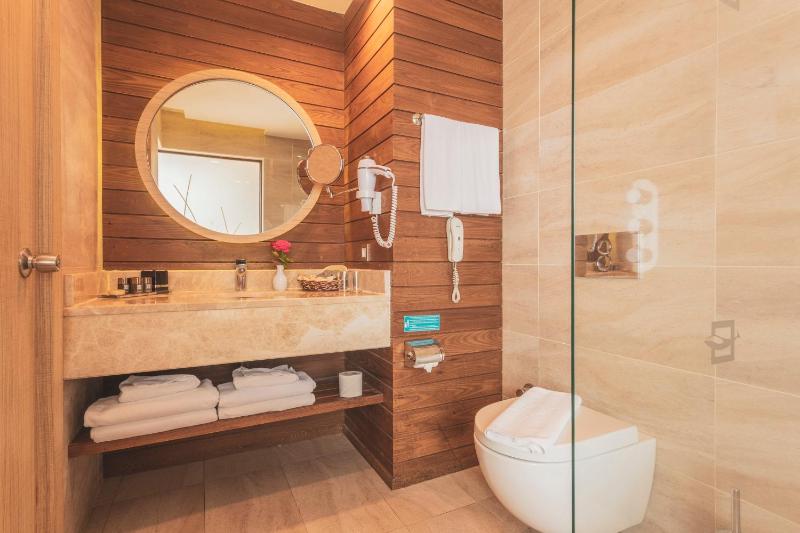 Standard Double or Twin Room with Sea View image 2