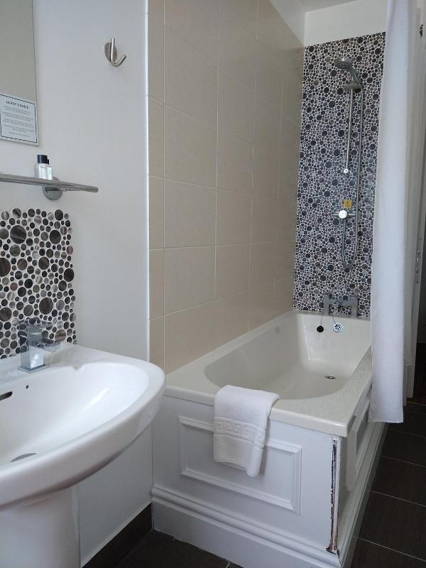 Standard Double Room image 4