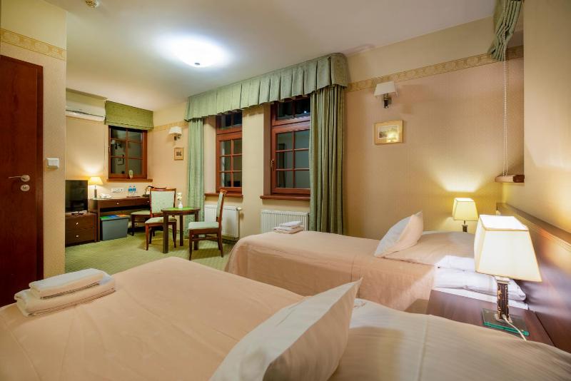 Standard Double Room image 4