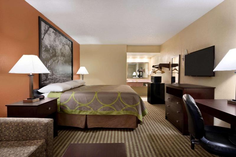 King Room - Non-Smoking image 3