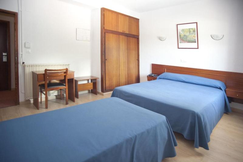 Triple Room (2 Adults + 1 Child) image 3