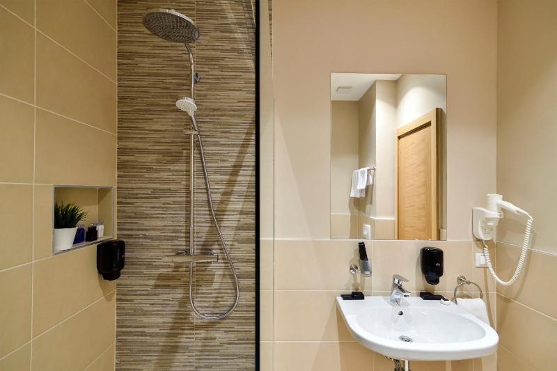 Double or Twin Room image 4