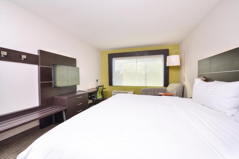 Standard King Room image 2