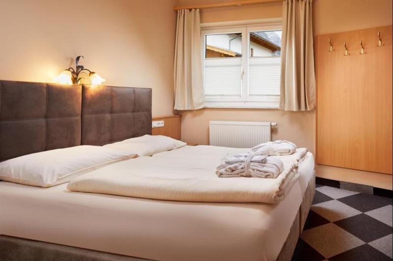 One-Bedroom Apartment image 4