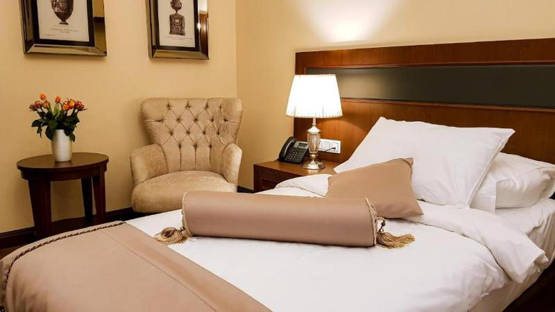 Standard Double or Twin Room image 4