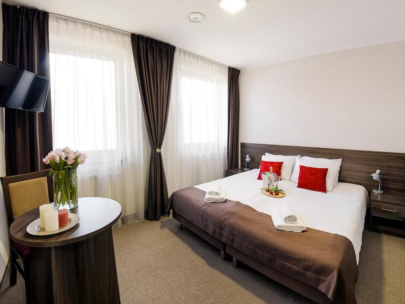 Large Double Room image 1