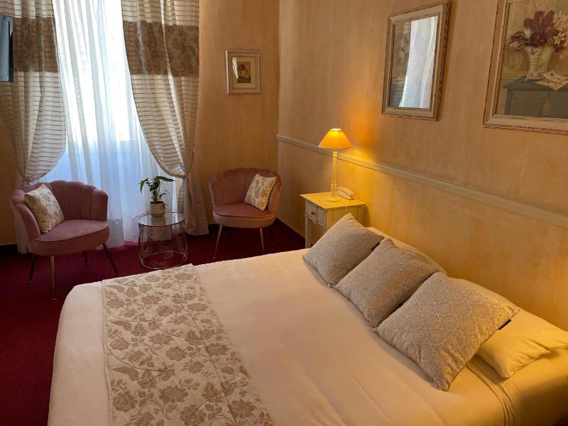 Superior Double Room image 4