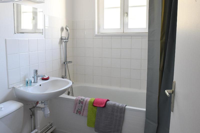 One-Bedroom Apartment image 3
