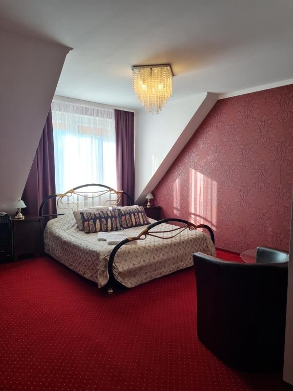 Deluxe Queen Room image 1