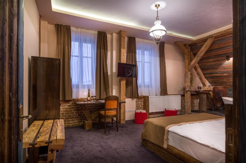 Deluxe Double Room image 3