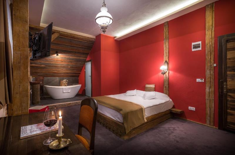 Deluxe Double Room image 4