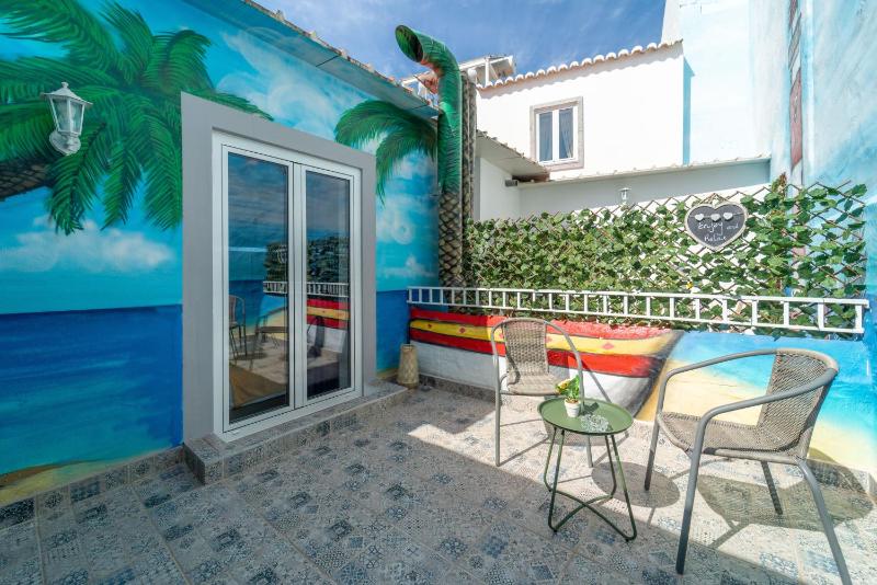 One-Bedroom Apartment with Patio image 4