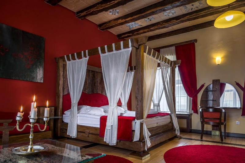 Deluxe King Room image 3