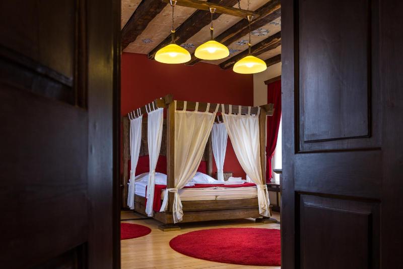 Deluxe King Room image 2