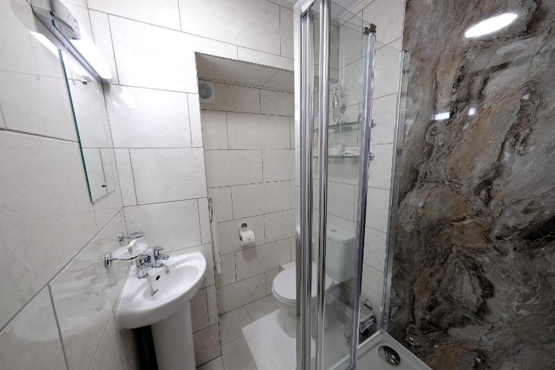 Double Room - First Floor image 4