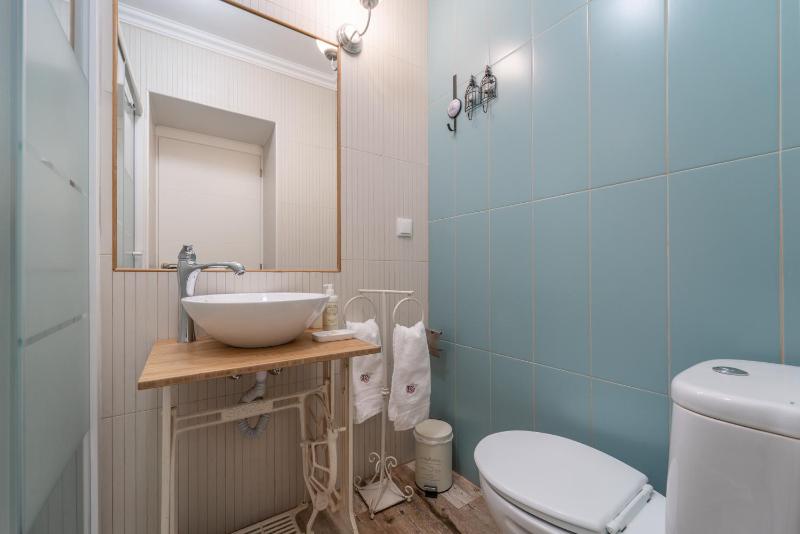 Apartment with City View image 3