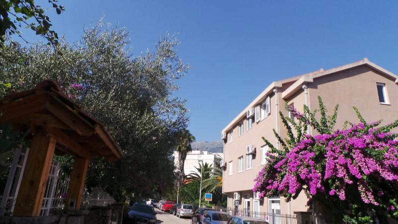 El Mar Apartments - image 10
