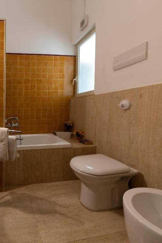 Basic Triple Room with Shared Bathroom image 3