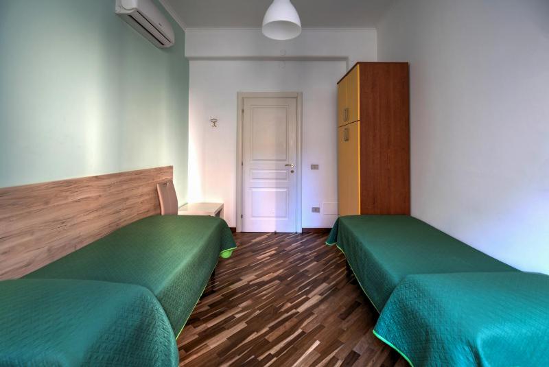 Double Room with Shared Bathroom image 4