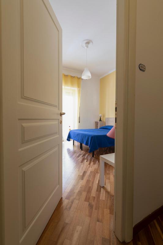 Basic Triple Room with Shared Bathroom image 2