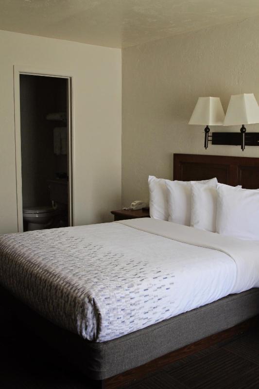Queen Room image 2