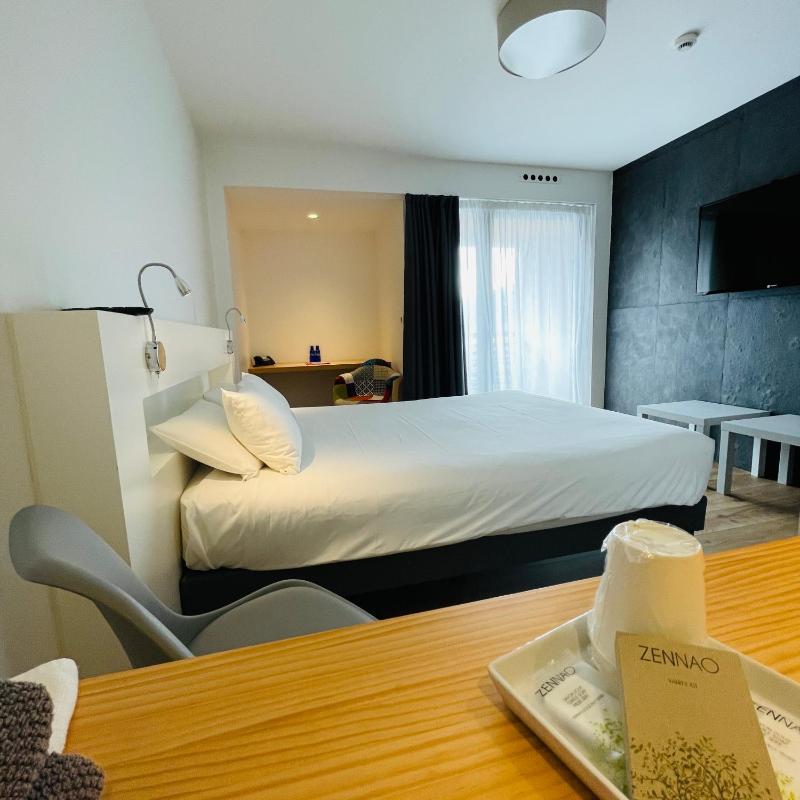 Double Room with Bath image 3