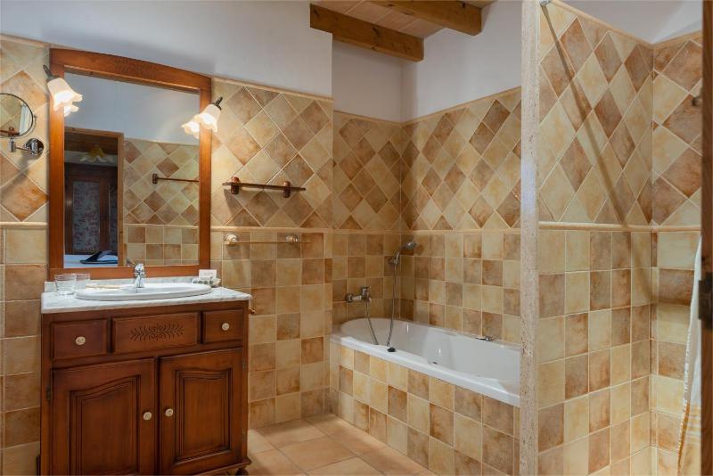 Family Junior Suite with hydromassage bath image 4
