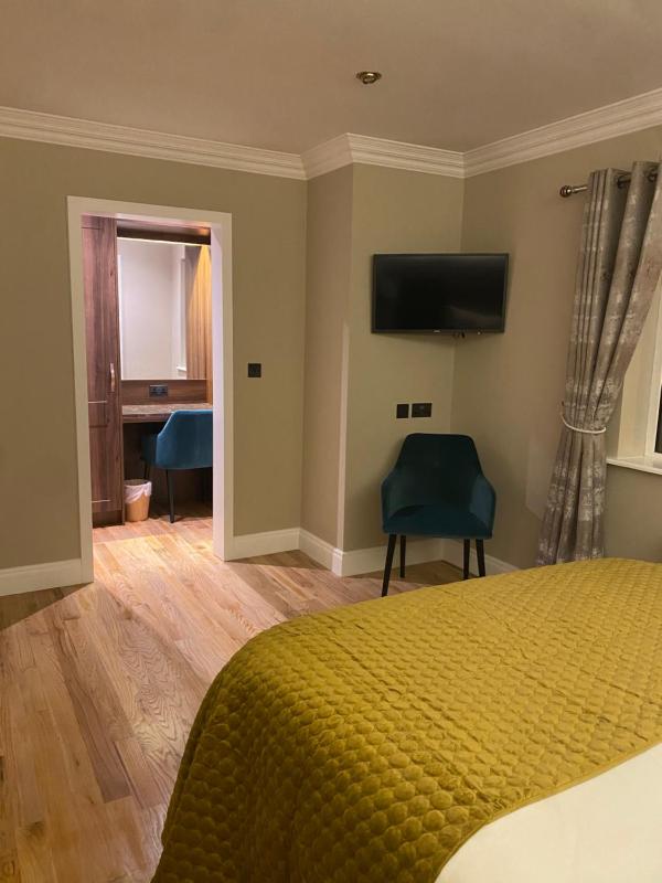 Deluxe Triple Room image 2