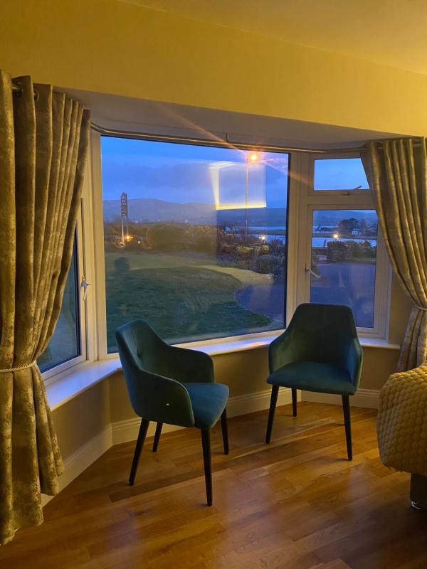 Deluxe Double Room with Sea View image 2
