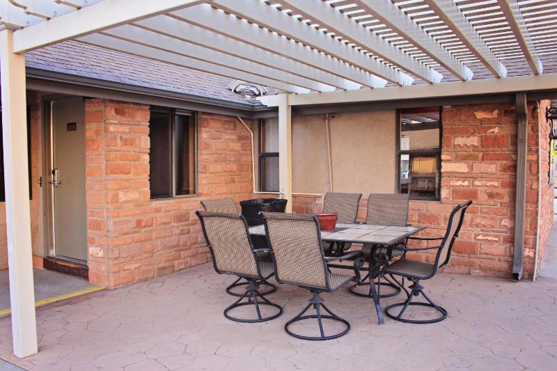 Bowen Motel - image 16