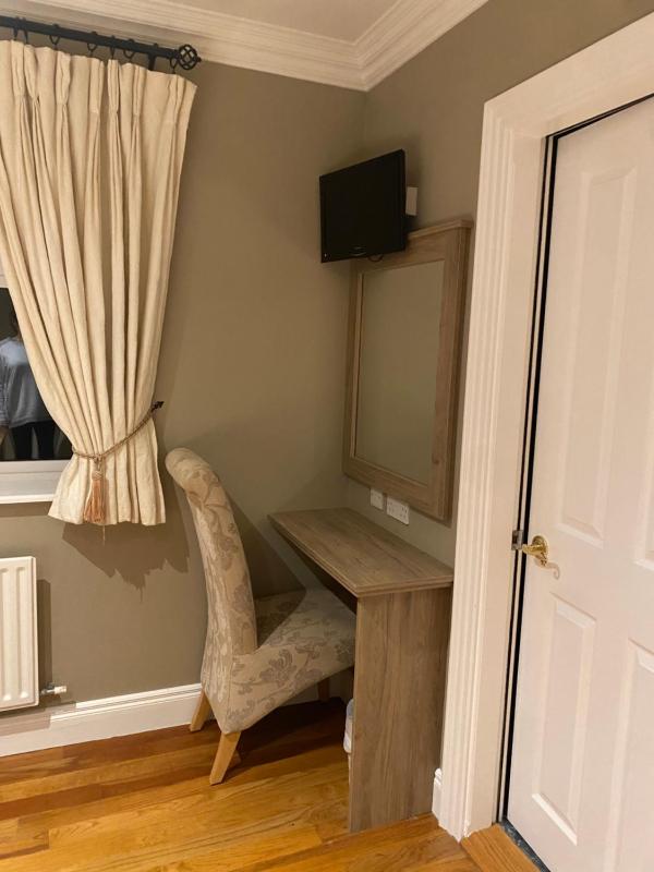 Double Room image 3