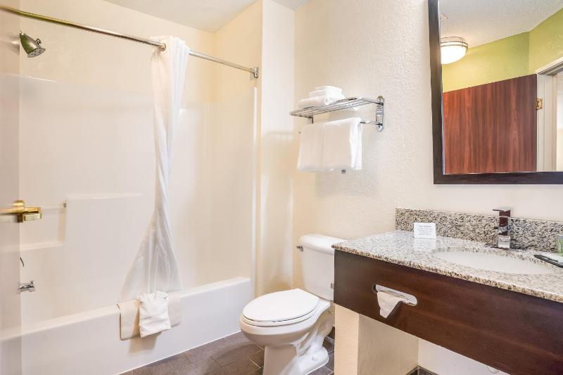 King Suite - Non-Smoking image 3