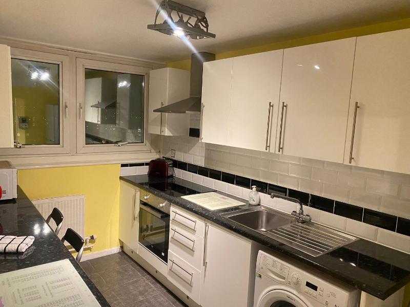 Victoria Centre 2 Bedroom Apartments with 4 Beds in Victoria Centre Shopping Centre - Nottingham City Centre - 24 hour access - Most Central Location - Full Kitchen - Opposite Hilton - Parking for Cars or Vans from Five pounds a day - Sunday 1pm Check-out - image 21
