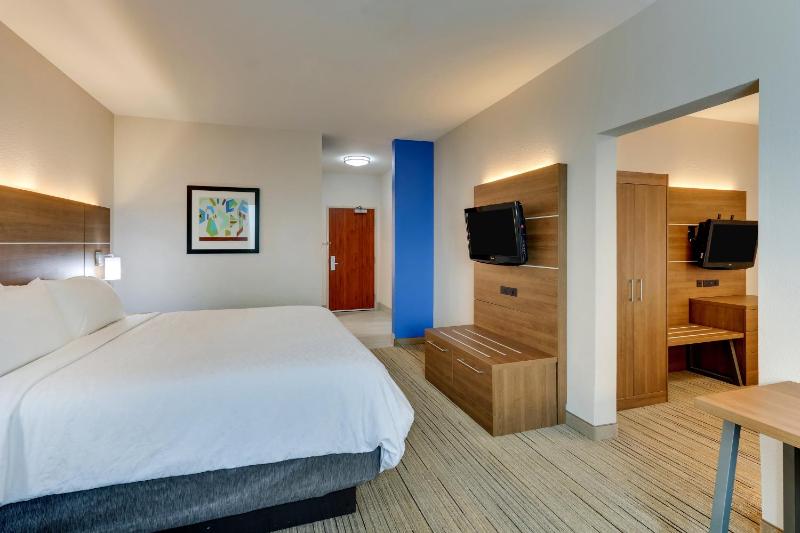 Suite with Two King Beds and Accessible Tub image 1